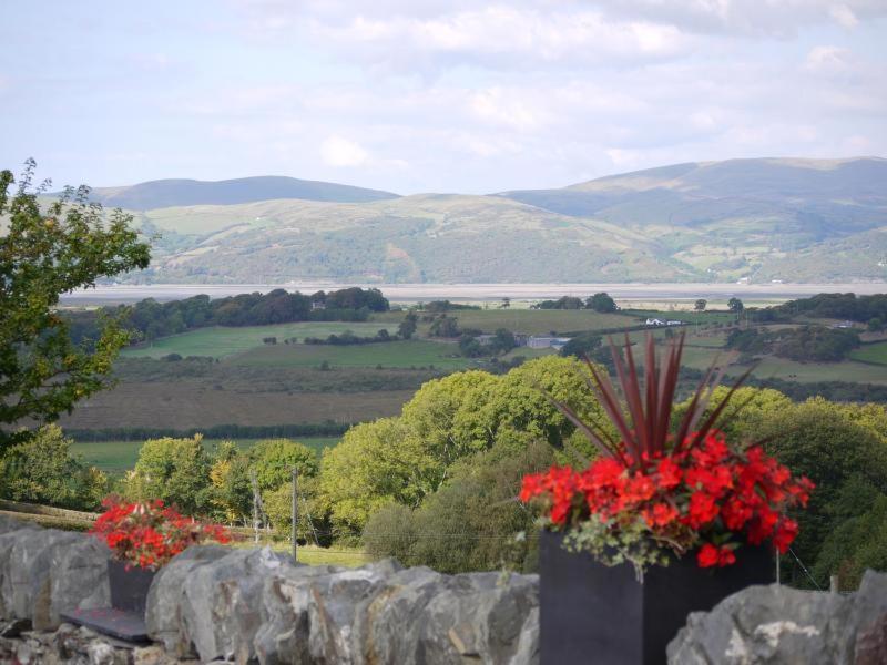 Вилла Breathtaking Views With A Hot Tub - Bwlch Cliced Tal-y-bont  Экстерьер фото